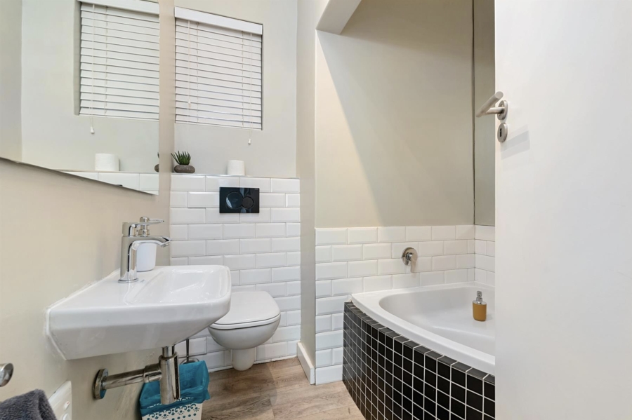 2 Bedroom Property for Sale in Sea Point Western Cape
